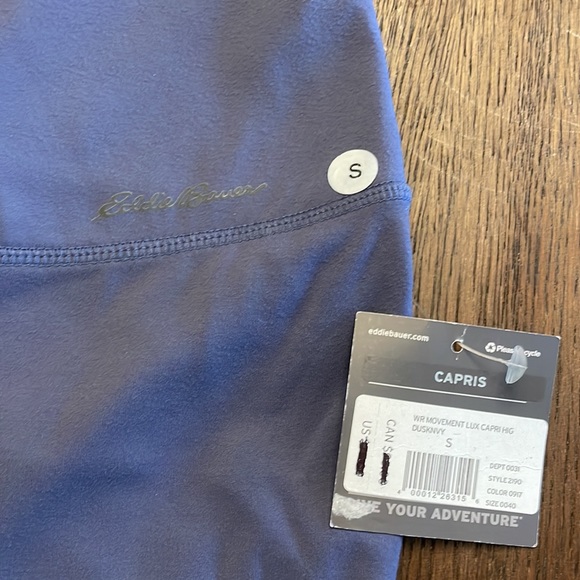 NWT Eddie Bauer Movement Lux High Rise Capri Small Navy - Picture 3 of 4